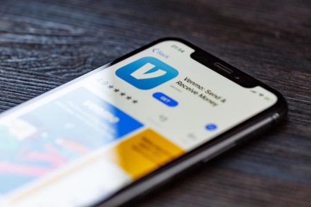 User Setup Venmo Apps To Withdraw Money From Venmo Without A Card Concept